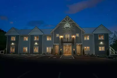 Grand LeConte Lodge large Smoky Mountain cabin