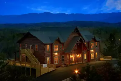 King of the Mountain large cabin in the Smoky Mountains