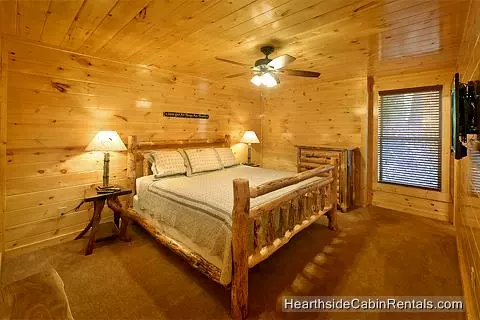  Large king bedroom with tv in cabin near Gatlinburg A View For All Seasons
