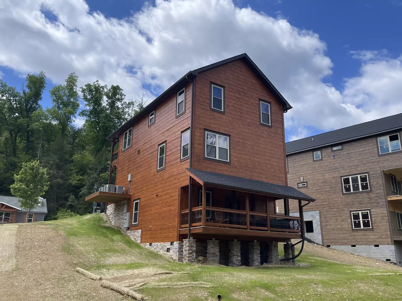 BEARS ON THE CREEK LODGE