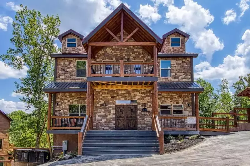 large pigeon forge cabin