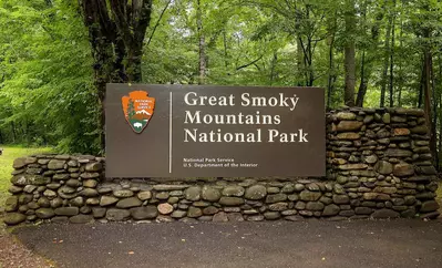 great smoky mountains national park sign