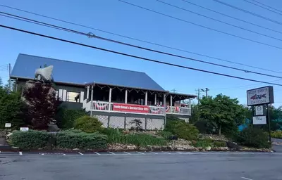 huck finn's catfish restaurant in pigeon forge