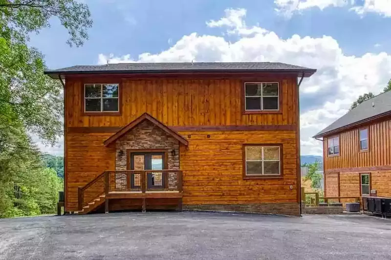 Large Gatlinburg Cabin