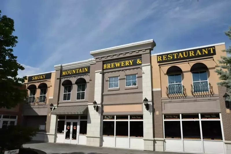 The store front of Smoky Mountain Brewery in Pigeon Forge