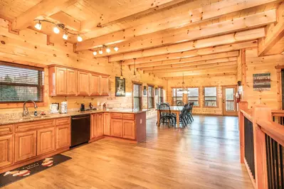 kitchen in Mountain View Pool Lodge