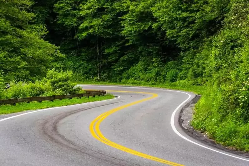 newfound gap scenic drive in the smoky mountains