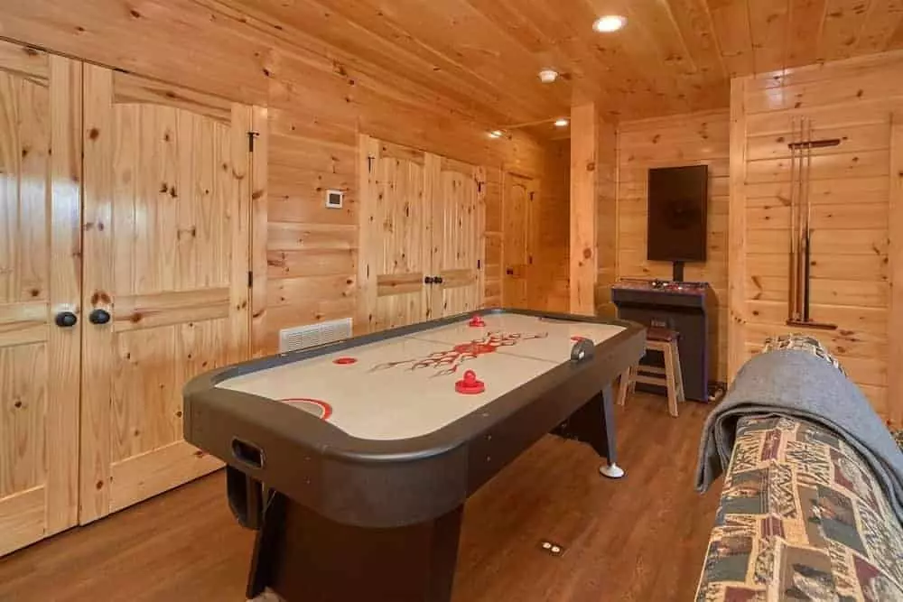 game room in a pigeon forge cabin