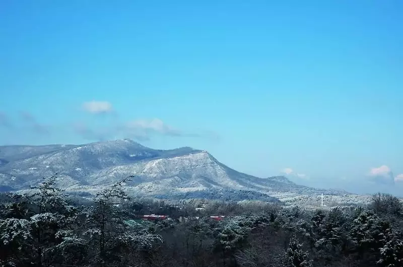 Scenic Pigeon Forge winter scene.