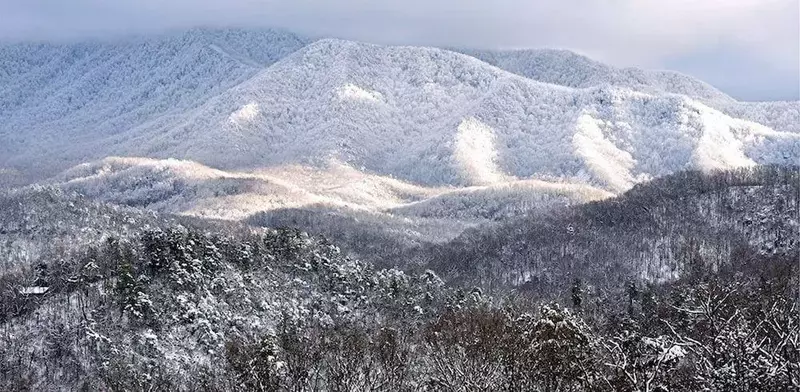 Stunning snow covered mountains in Pigeon Forge.