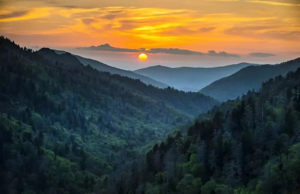 Scenic photo of the Great Smoky Mountains.