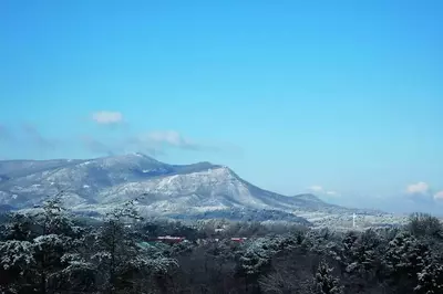 Scenic snow covered mountains near our 8 bedroom cabins in Pigeon Forge.