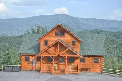 Large group cabin rental in Pigeon Forge