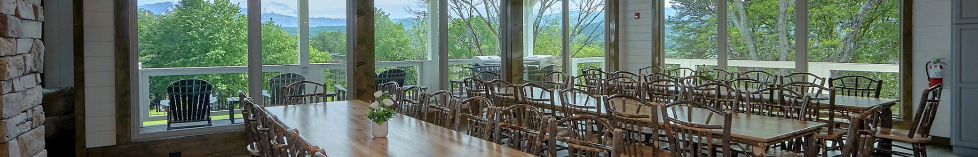 dining room in large Smoky Mountain cabin