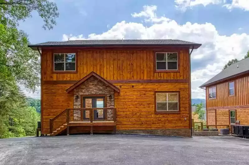 large Gatlinburg cabin for rent