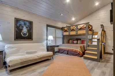 LAZY BEAR RETREAT 51