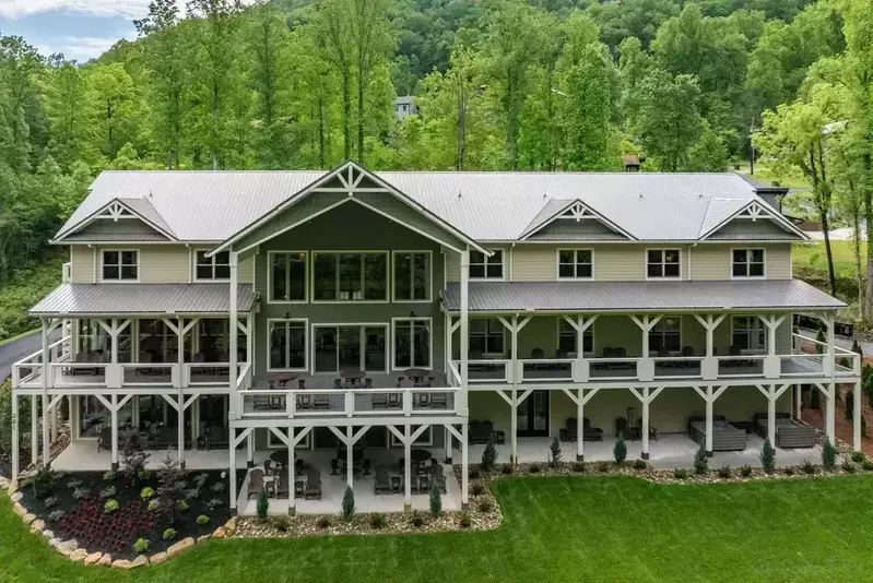 Great Elkmont Lodge large cabin in Gatlinburg