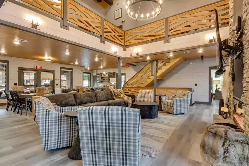 Lazy Bear Retreat living area