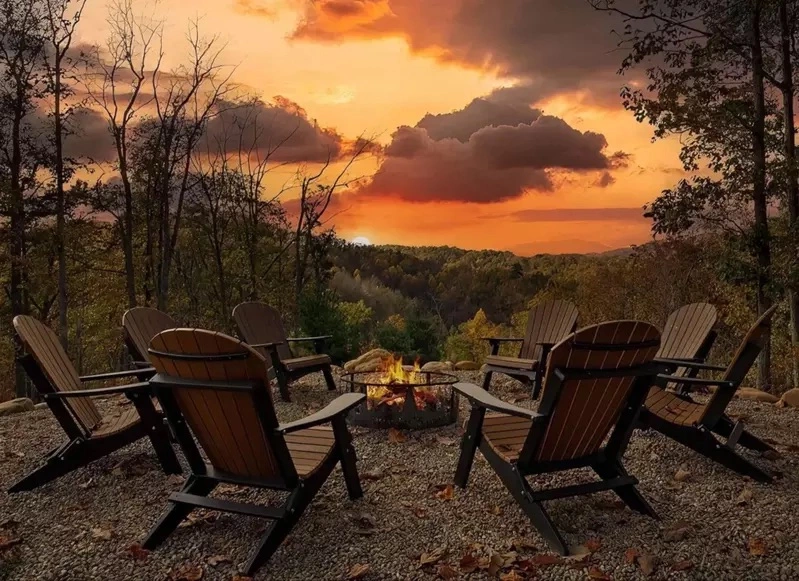 Large Gatlinburg Cabins With Mountain Views