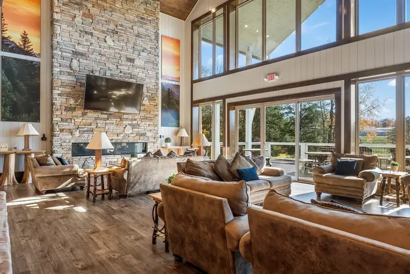GRAND LECONTE LODGE