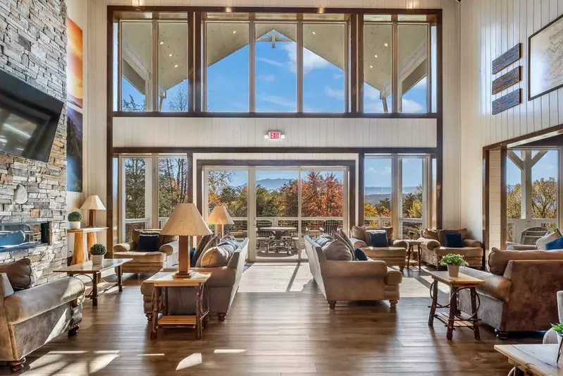 GRAND LECONTE LODGE