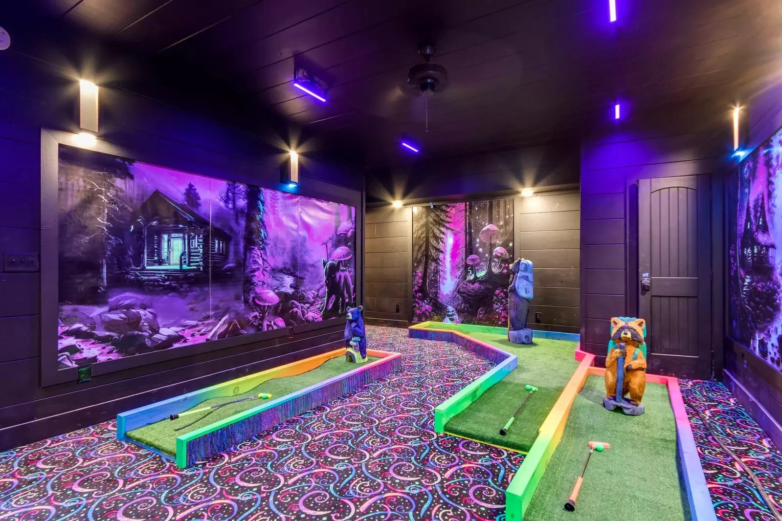 group cabin with miniature golf in pigeon forge and gatlinburg