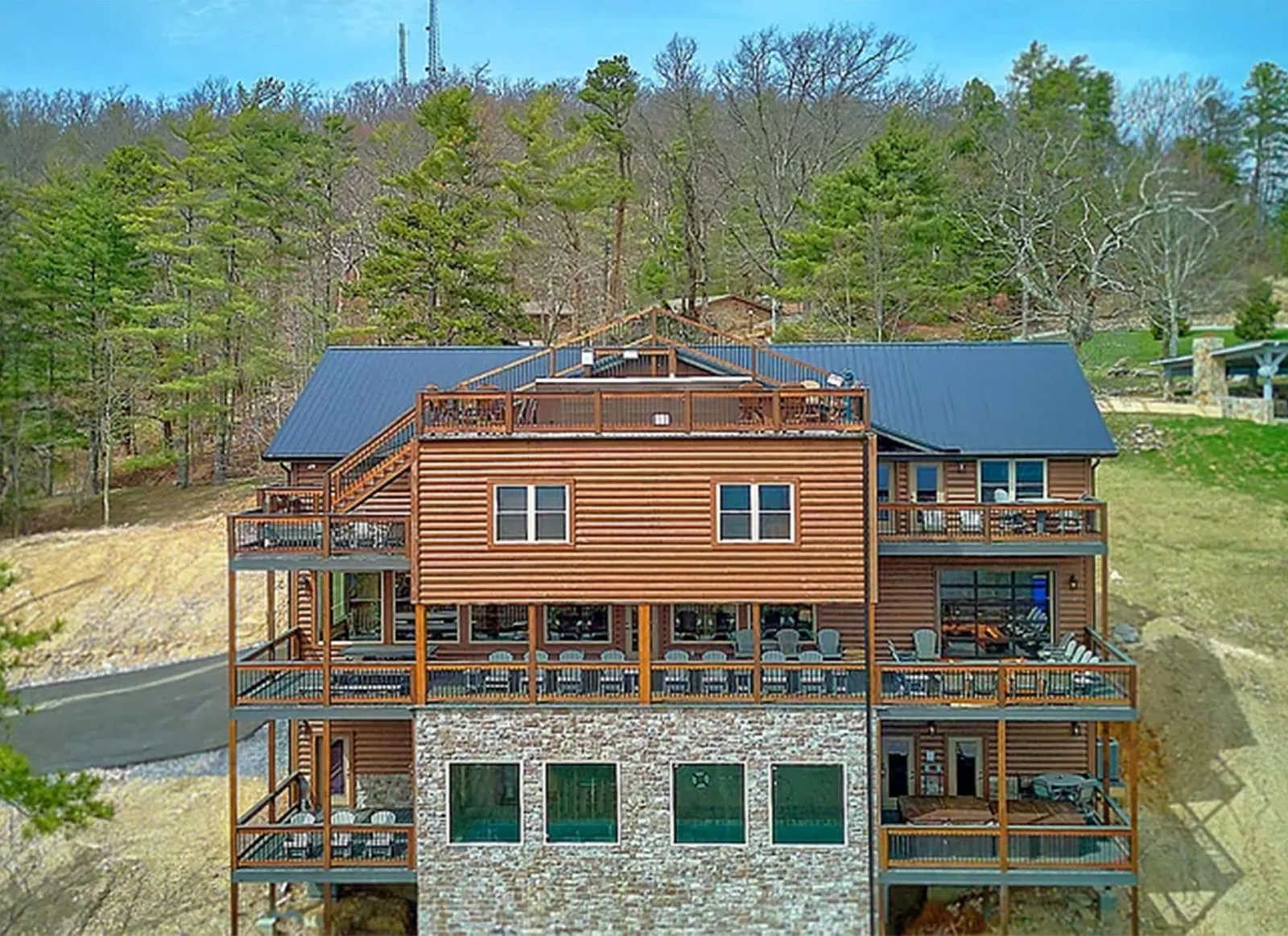 ROOF TOP LODGE