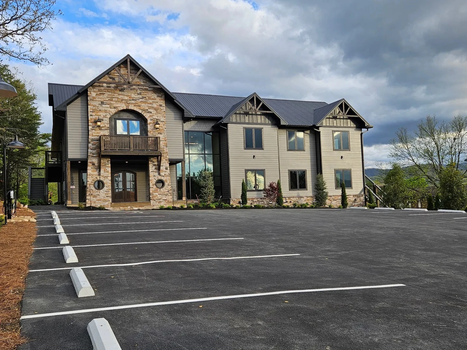 large Tennessee cabins with private pools and game rooms
