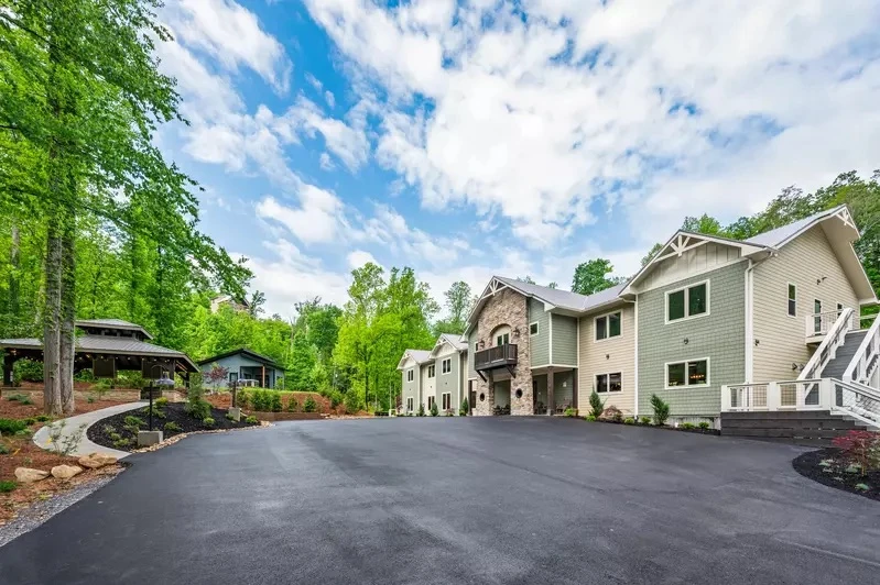 gatlinburg cabins for large groups to host a corporate retreat