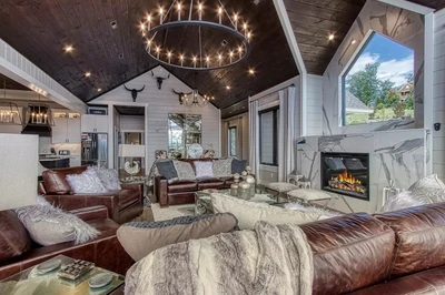 Summit Mountain Splash living room